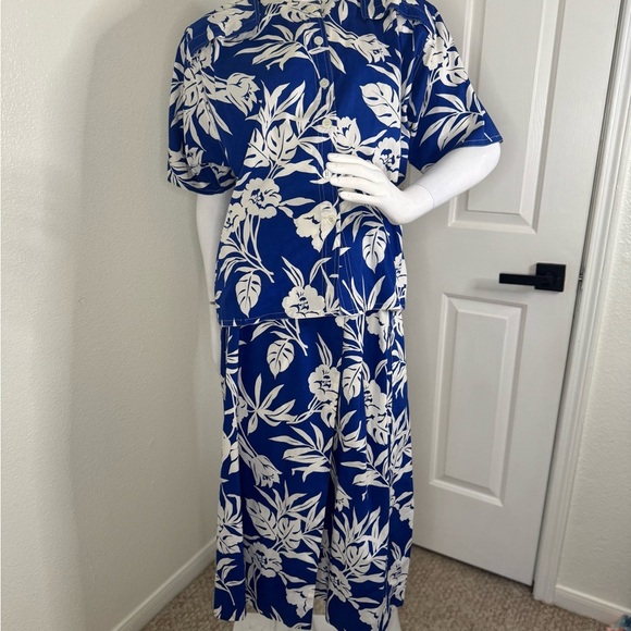 Rondina Blue and White A-Line Skirt With Same Pattern Blouse Resort Wear - Picture 5 of 16